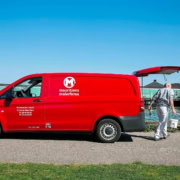 Maler skal til at starte på en opgave.